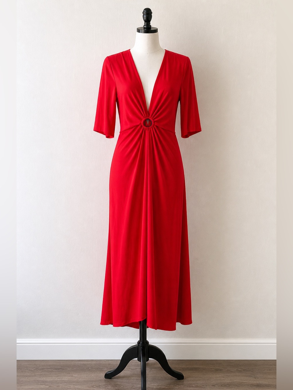 Essue Vibrant Red Midi Dress‎